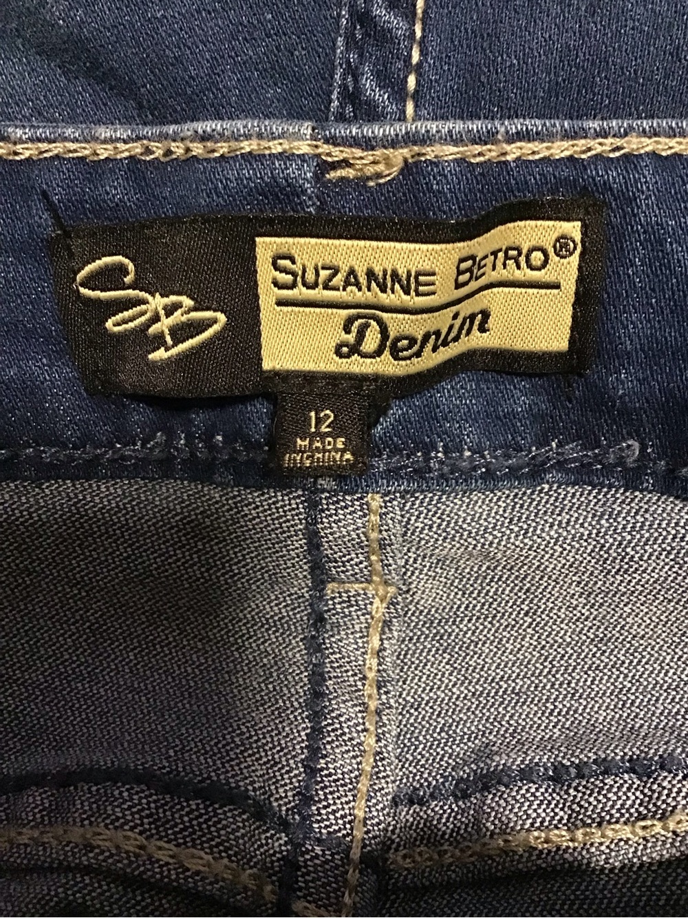 NWT! Suzanne Betro Dark Indigo Hi-Rise Capris with Button-Fly - Picture 5 of 8
